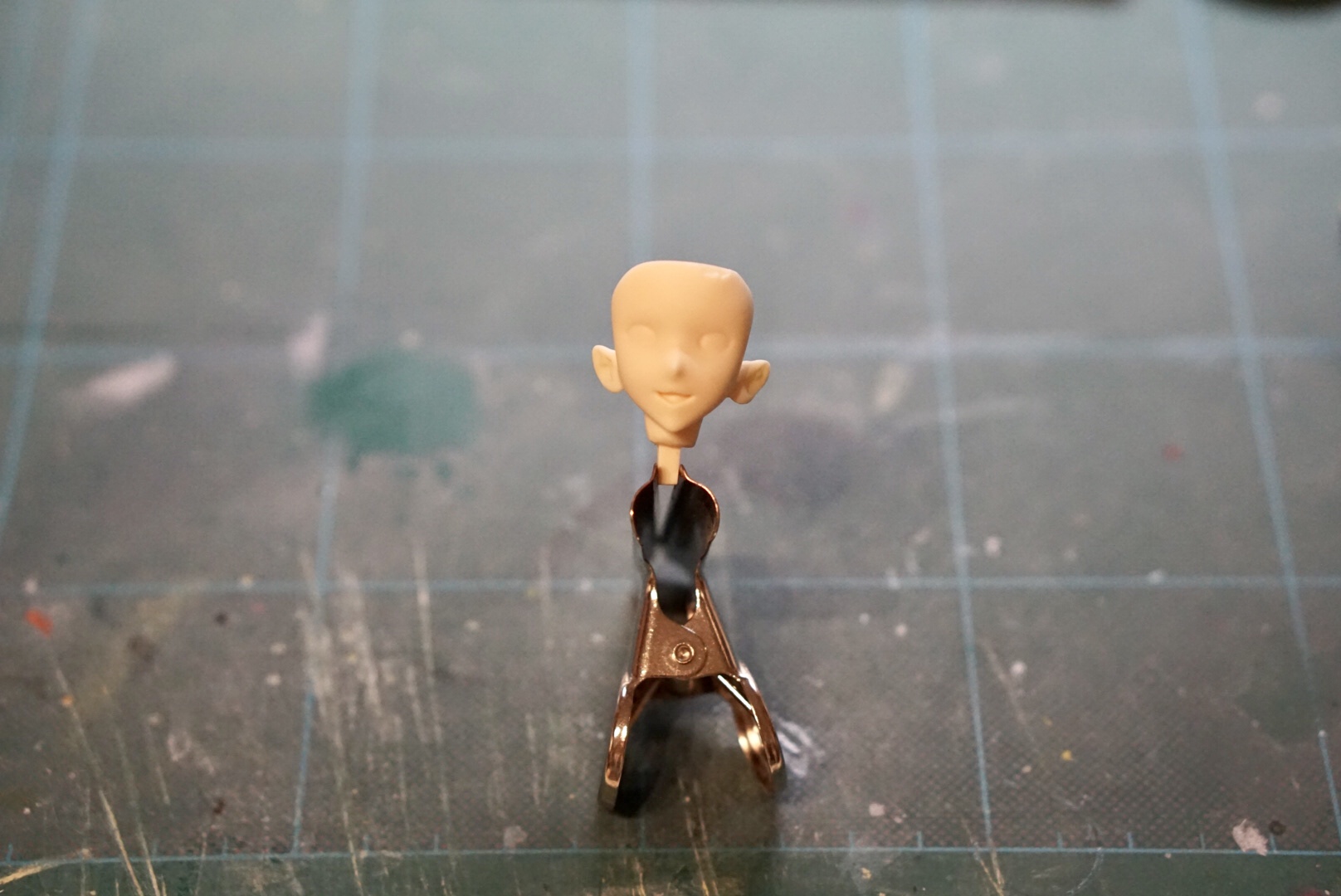 素体状態のヘッドパーツ、ここから塗装していきます。