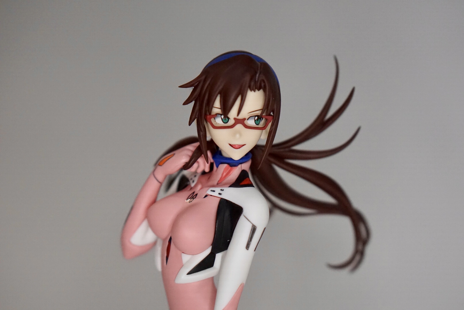 髪の毛のなびく様はそこに風が吹いているかのような躍動感がありますね。