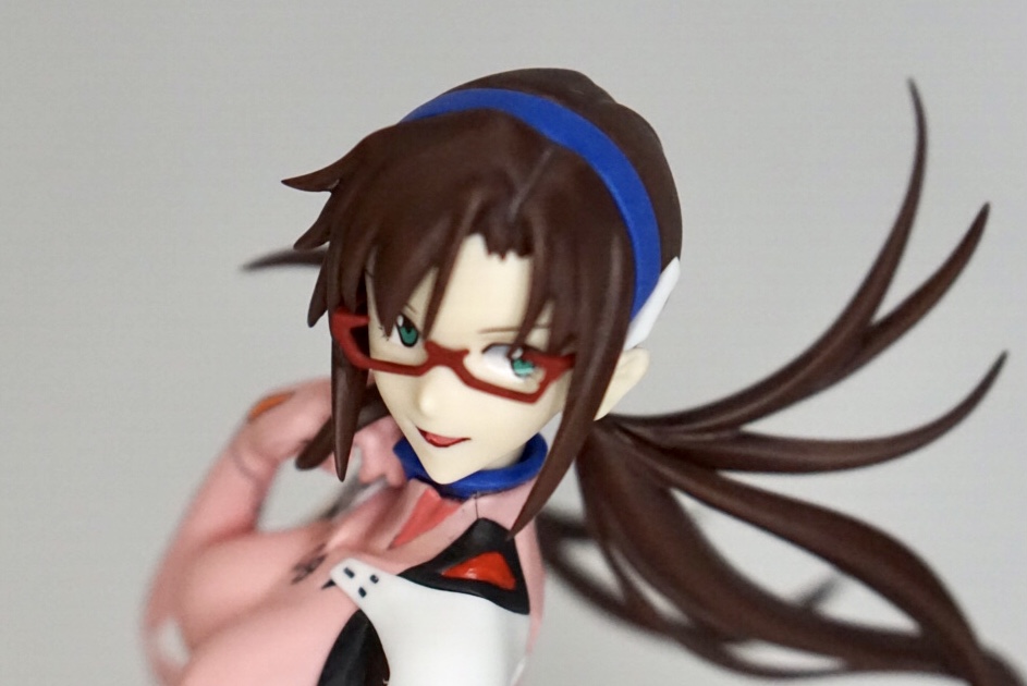 顔のアップ。デカールを貼るだけでマリのミステリアスな魅力が引き出されています