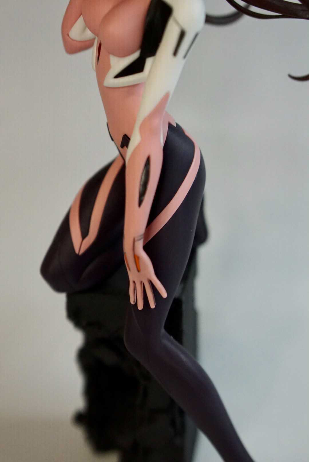 様々なアングルから眺めても楽しいフィギュアです