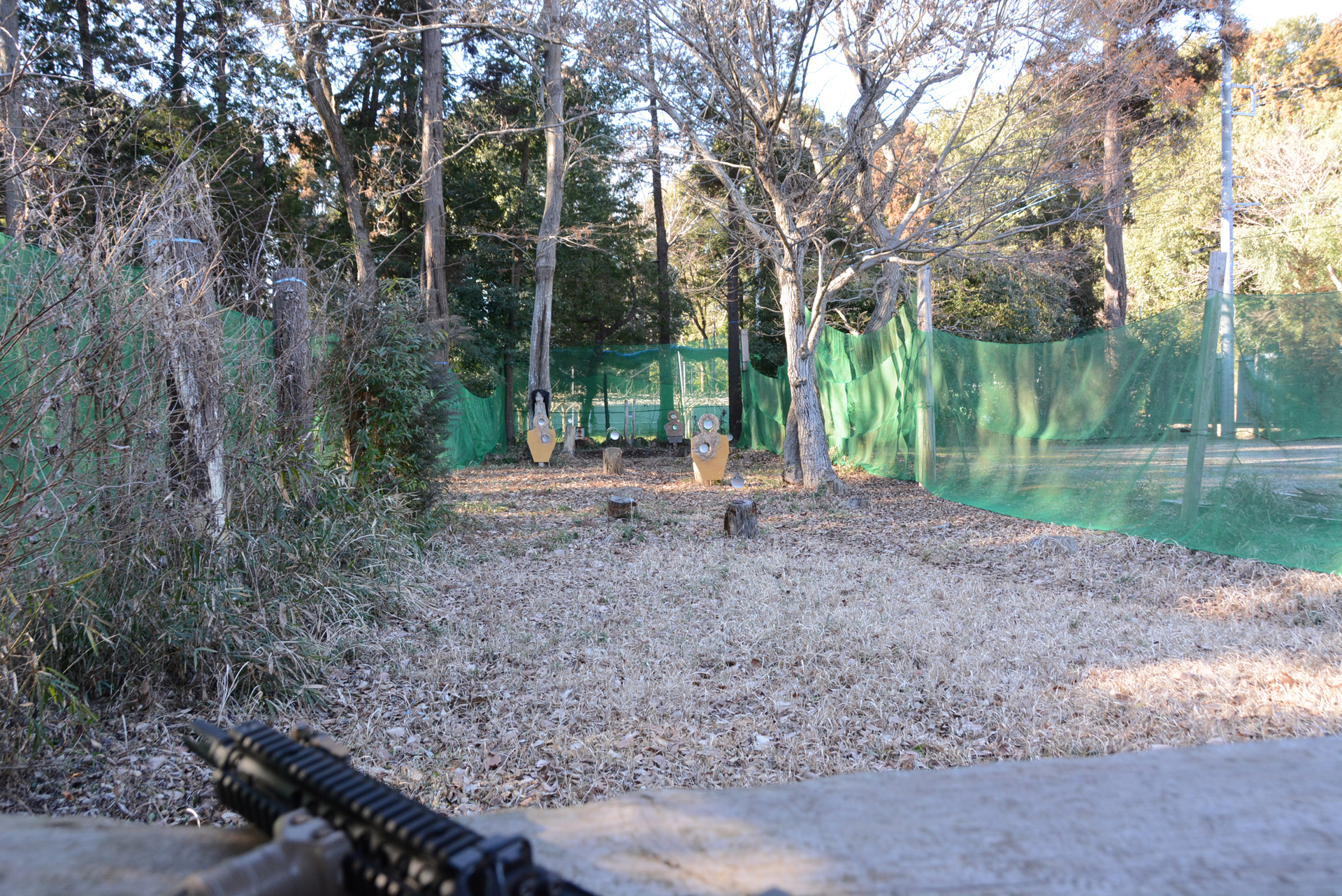 千葉県白井市の箱庭型サバイバルゲームフィールド「ホワイトベース」のシューティングレンジを使用