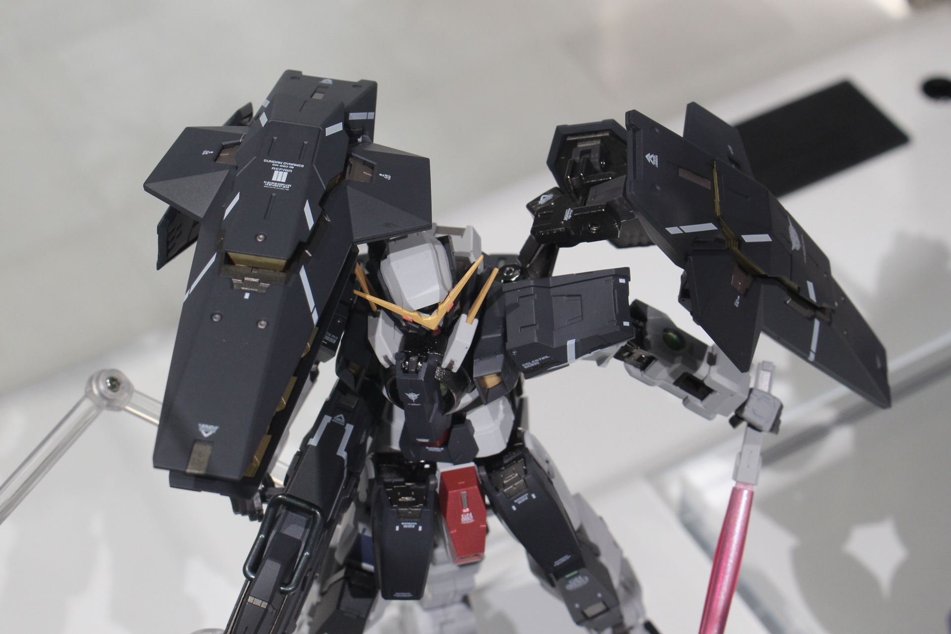 左肩のLとLが合わさったマーキングは、海老川氏の提案によるものだ