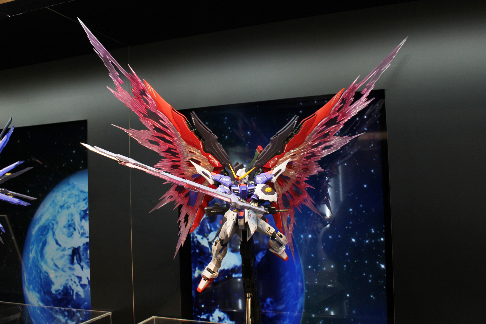 「機動戦士ガンダムSEED」、「機動戦士ガンダムSEED DESTINY」、「機動戦士ガンダムSEED ASTRAY」関連商品を展示