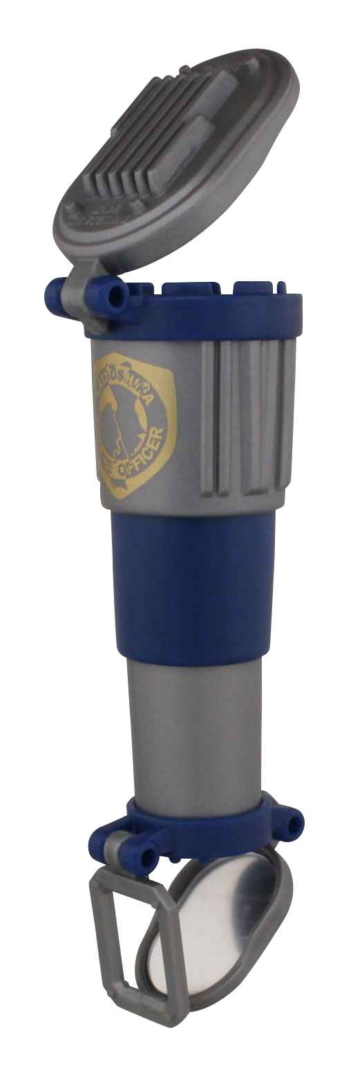 「潜望鏡」は伸ばすことができる。全長は150mm