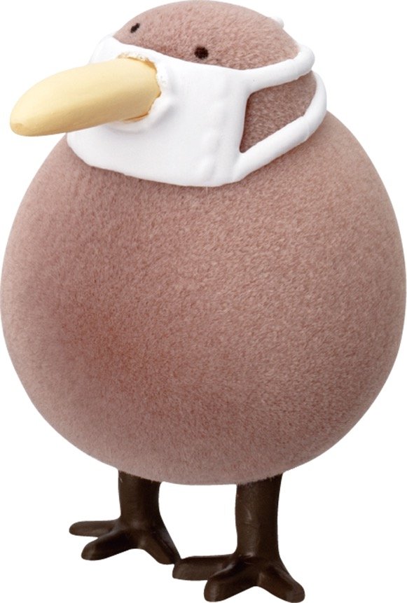 くちばしがマスクを突き抜けた姿がユーモラス！