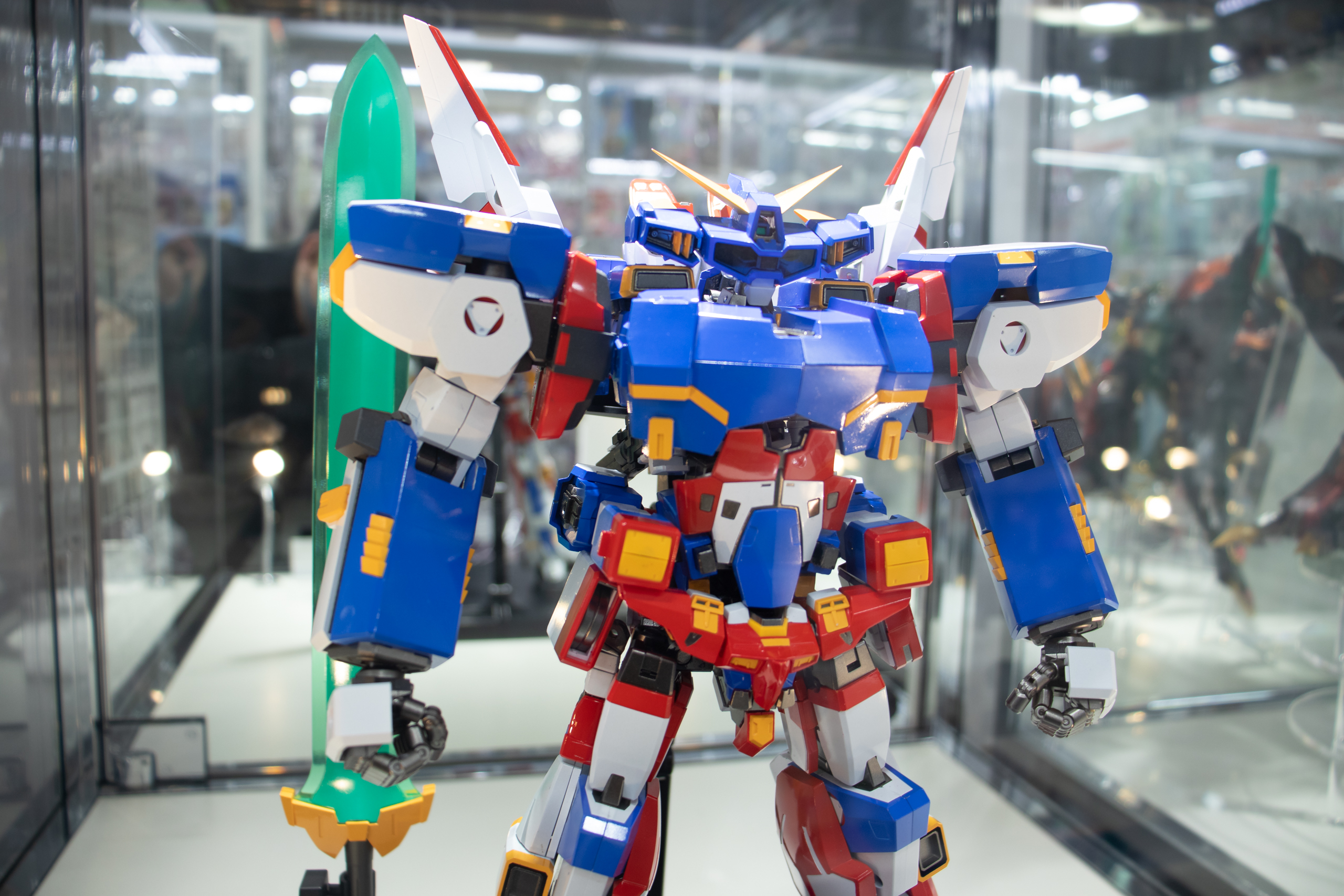腰・脚部のパーツは「R-3 パワード」のもの