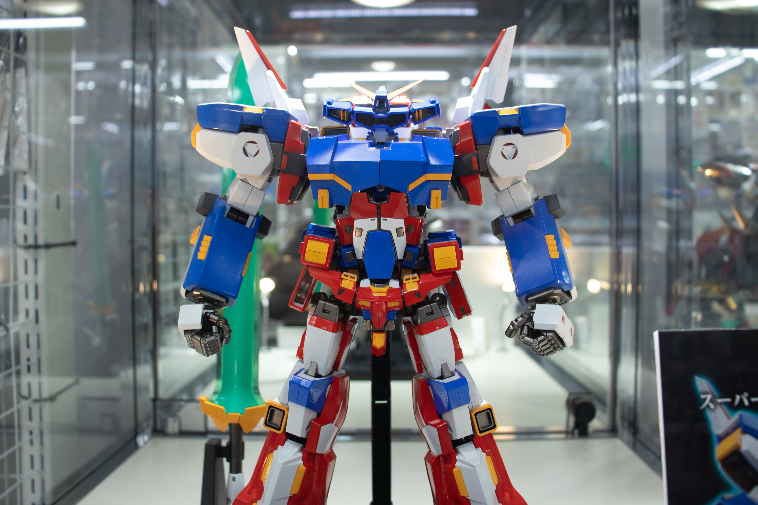 腰・脚部のパーツは「R-3 パワード」のもの