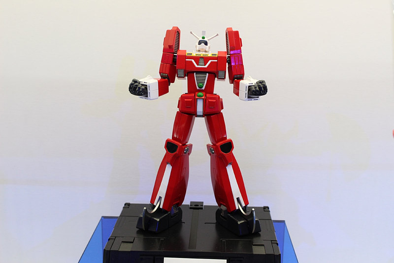 BANDAI SPIRITSの「超合金魂 GX-92 伝説巨神イデオン F.A.」可動やスタイルは現代風にアレンジされているが、アニメ版に近い造形。写真は2018年の「TAMASHII NATION 2018」に出店された試作品