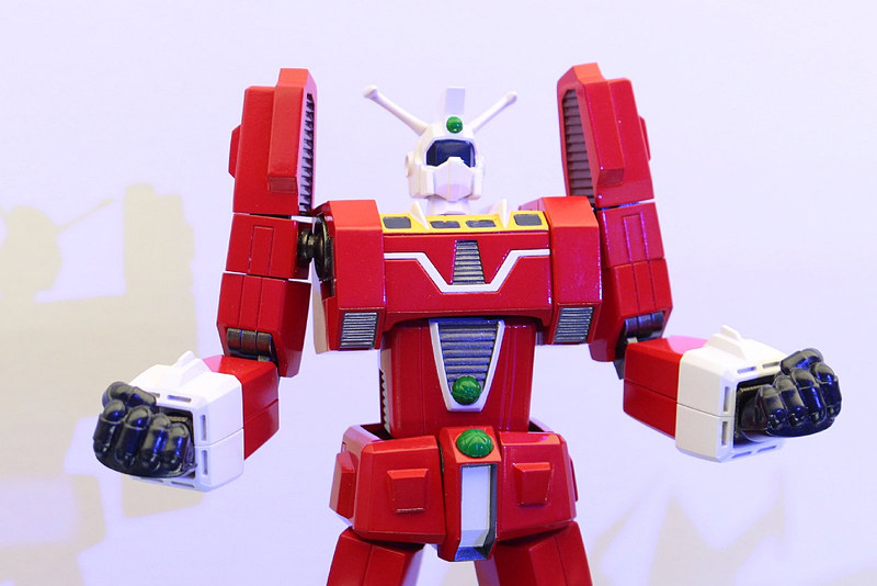 BANDAI SPIRITSの「超合金魂 GX-92 伝説巨神イデオン F.A.」可動やスタイルは現代風にアレンジされているが、アニメ版に近い造形。写真は2018年の「TAMASHII NATION 2018」に出店された試作品