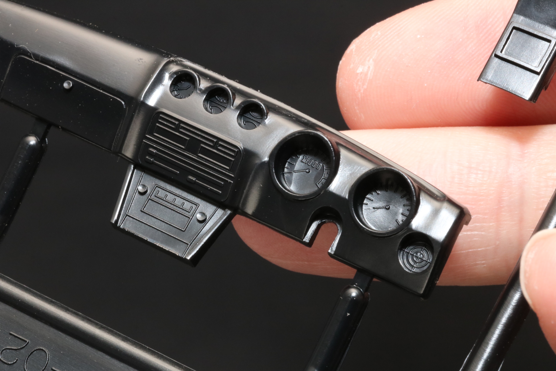 ダッシュボードはこちらを選択。タコメーターに水温計、油温計と様々なメーターがある。