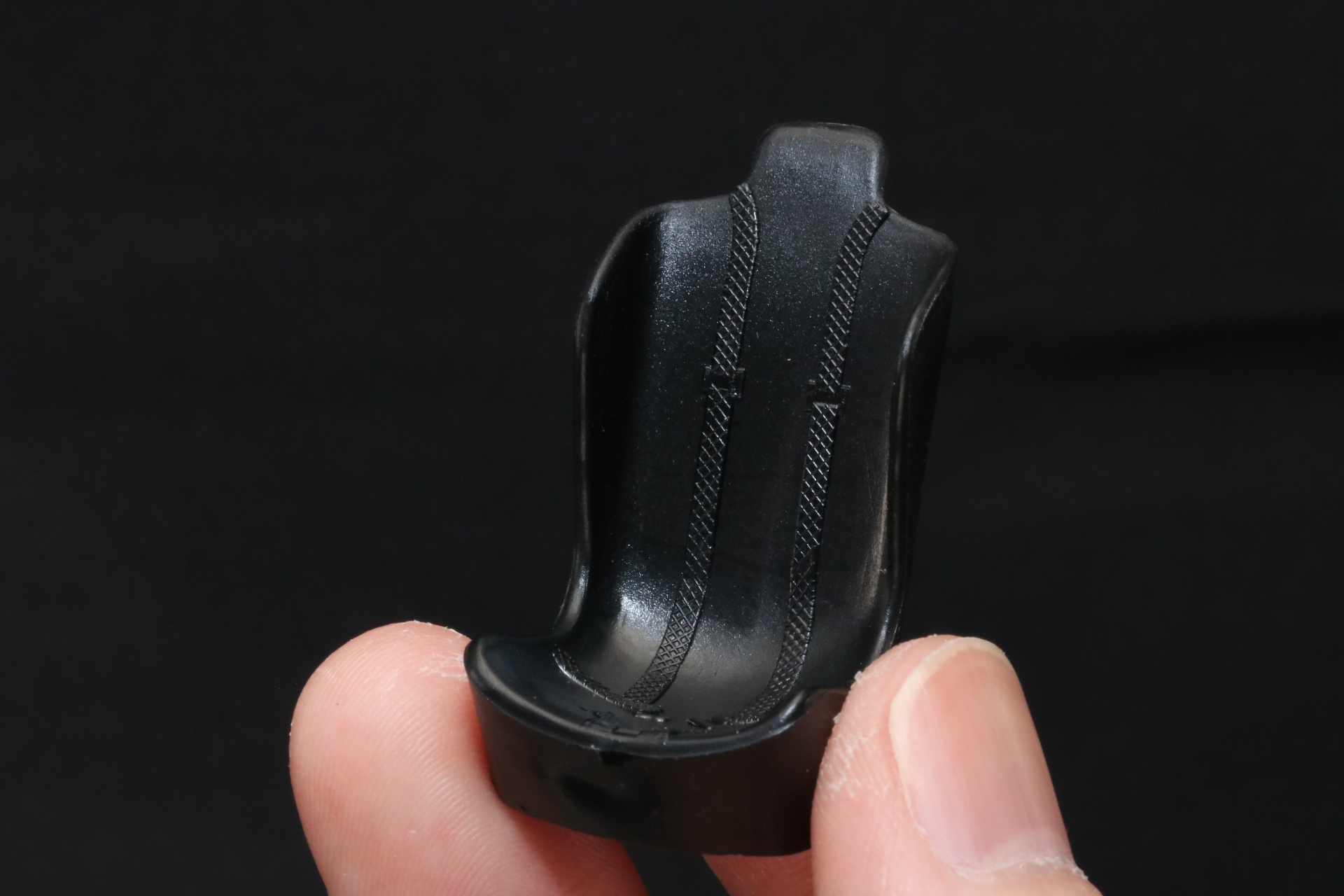 バケットシート。レースでも使用される体を包み込むようなデザインで、目線も低く設定されている。