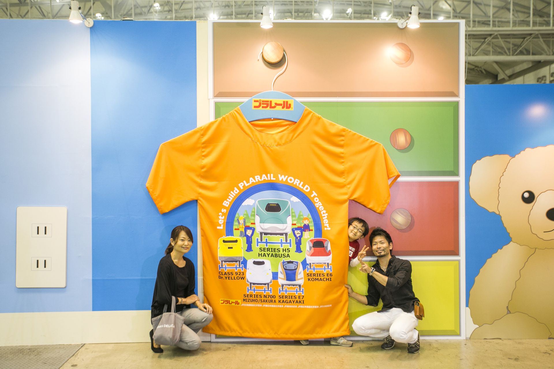プラレールの巨大Tシャツと一緒に記念撮影しよう