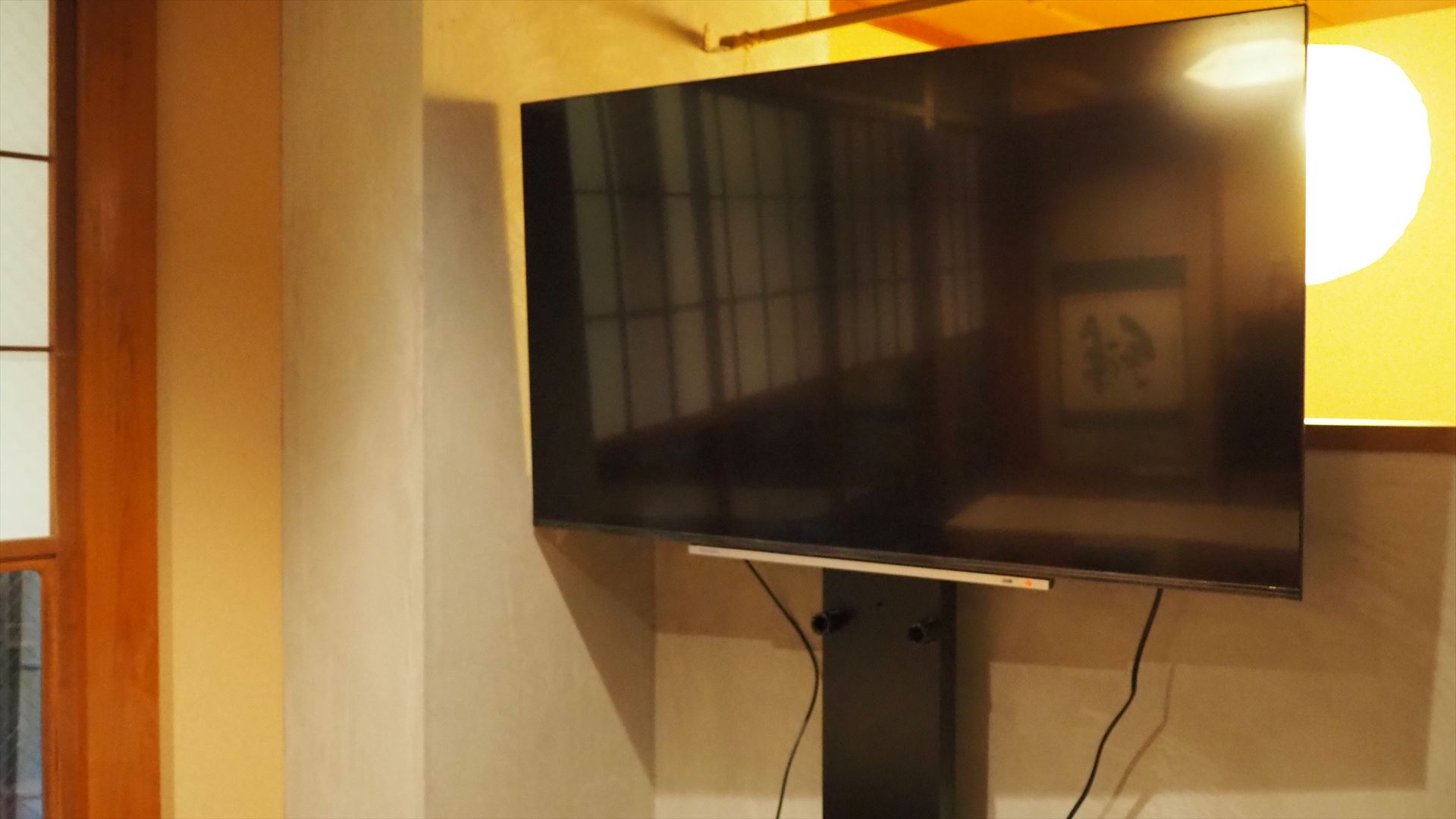 大きなテレビも設置されていた