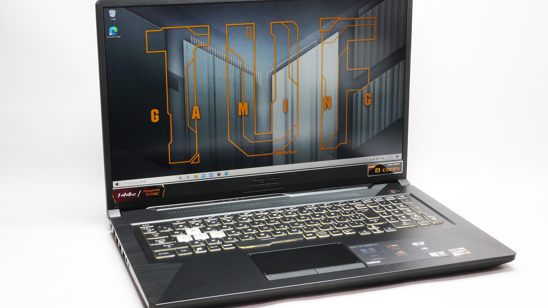 17.3型144HzフルHDのモニターを持つこのPCにも“AURA”が搭載されていてカッコよく光ります