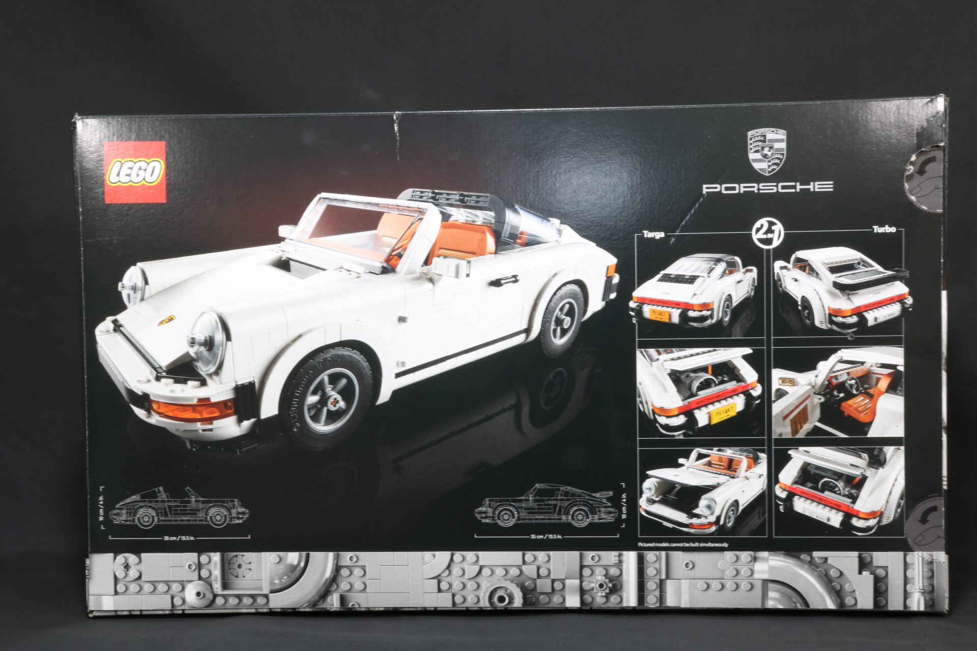 裏面にはタルガモデル、ターボモデルの特徴が掲載