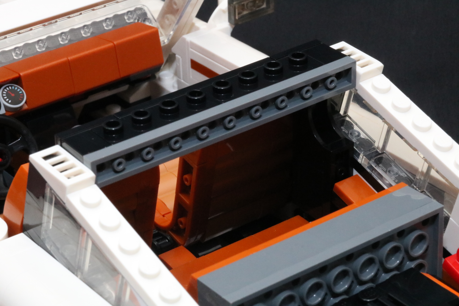 機能的なセンターピラー