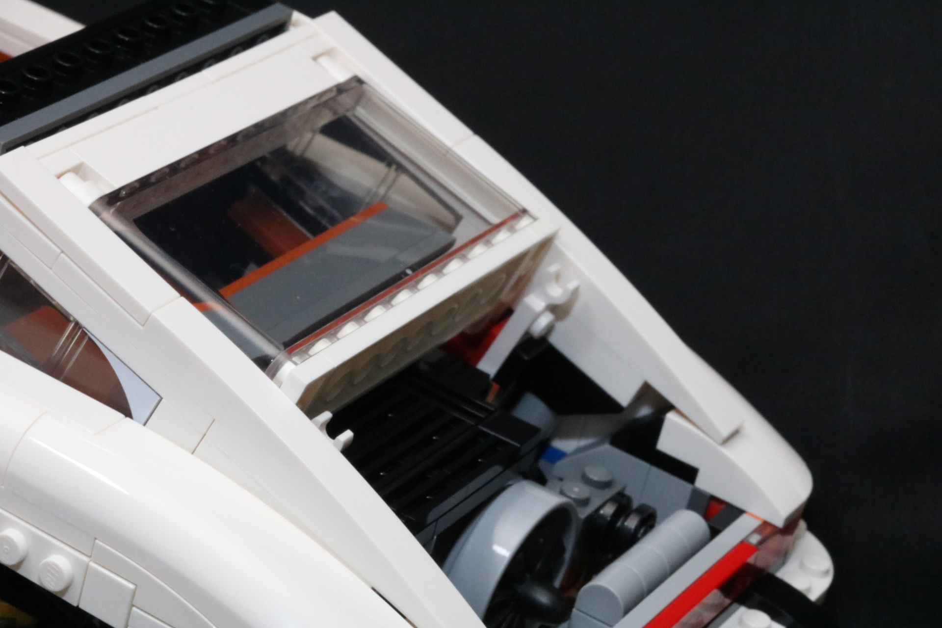 がっちりとしたリアウィンド