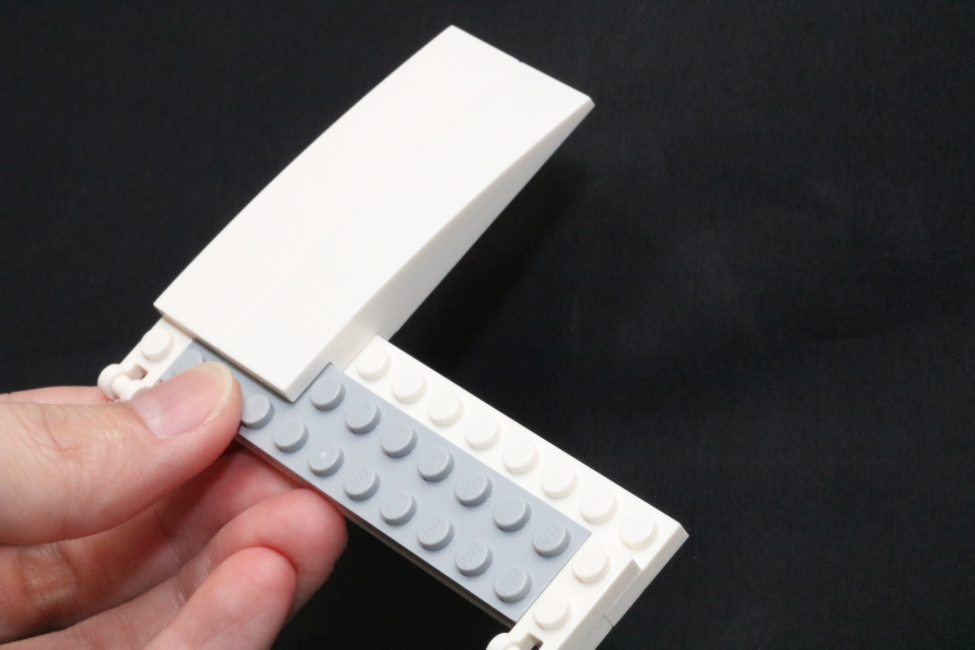 ルーフも複数のピースをあわせた構成