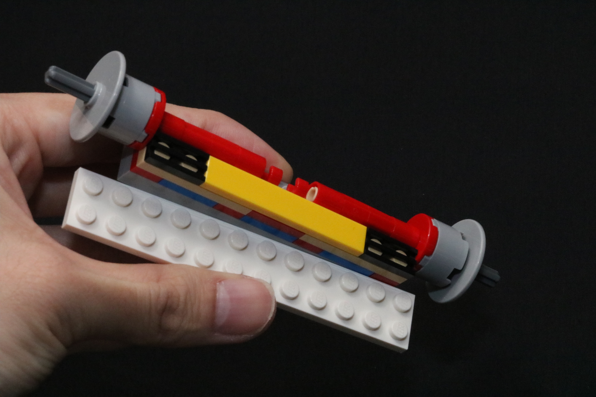 白いピースはターボモデルの基盤ともいえる部分で、タルガモデルはそれよりも短く構成されている