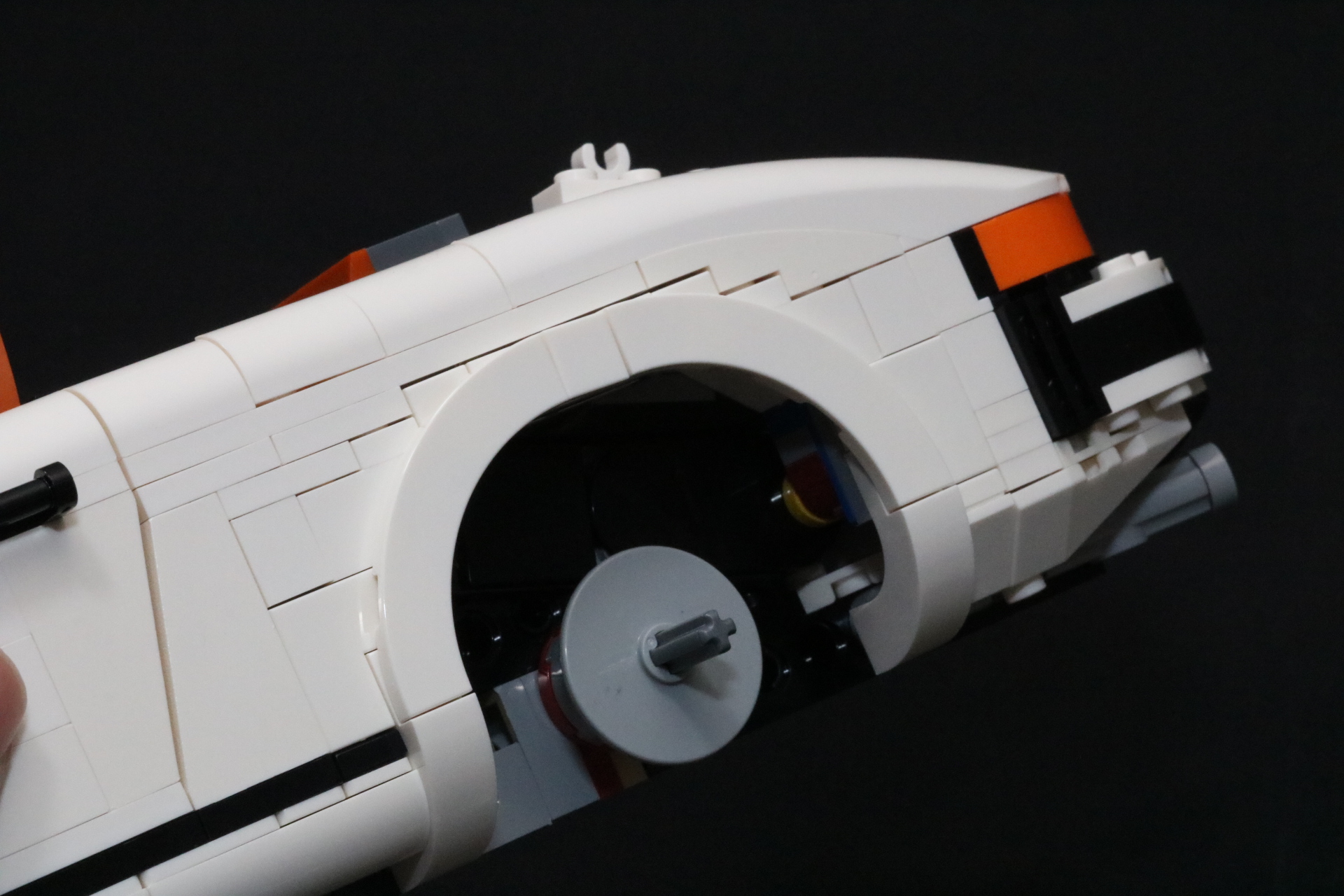 リアタイヤ周りはフェンダーの厚みが変わり、すっきりした印象に