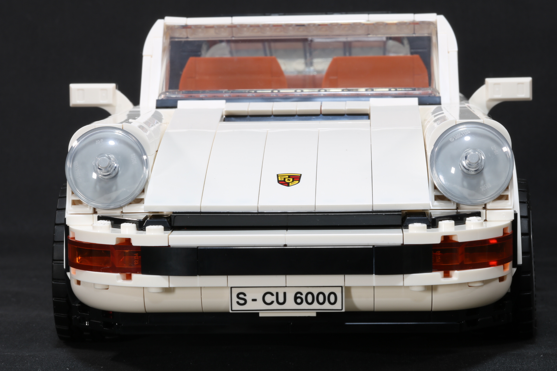 フロントの収納スペースにルーフを入れることもできる