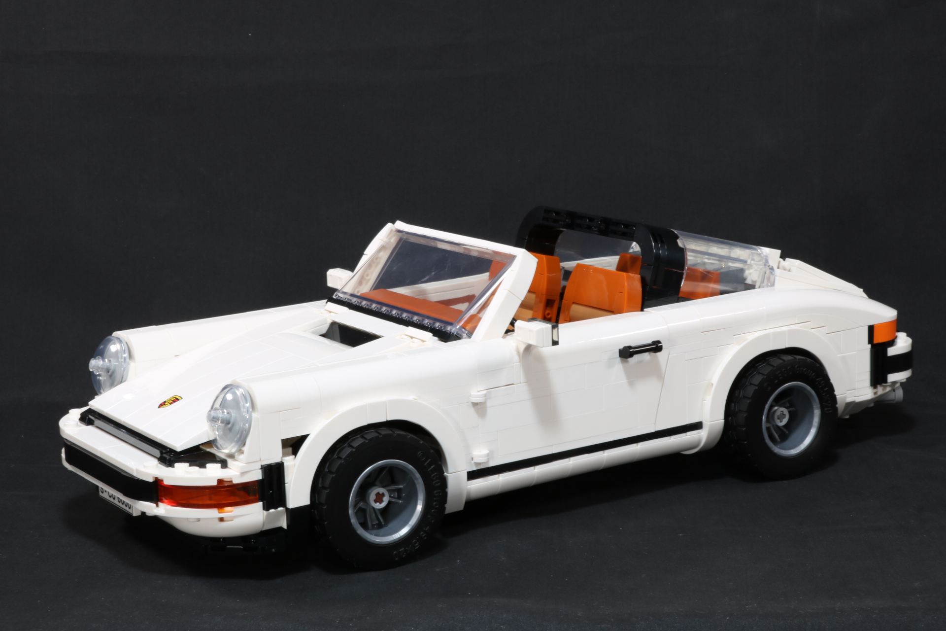 フロントの収納スペースにルーフを入れることもできる