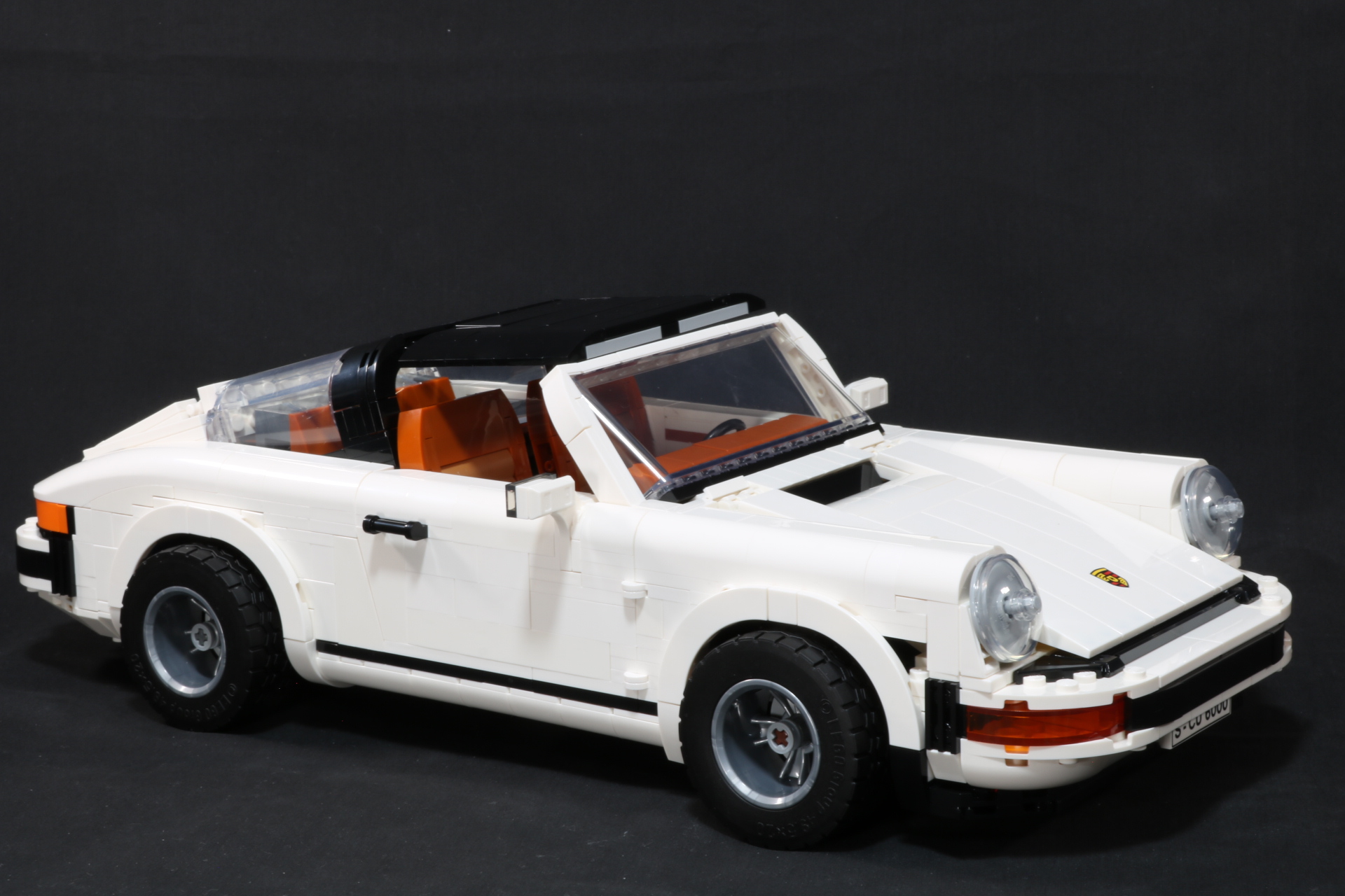 フロントの収納スペースにルーフを入れることもできる