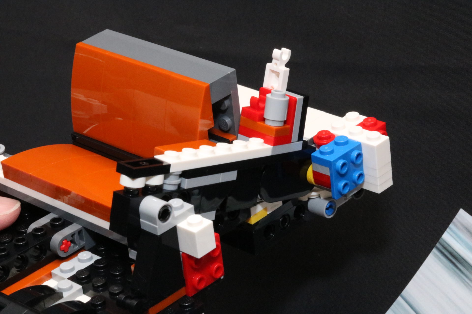 側面パーツは内部フレームとなっている