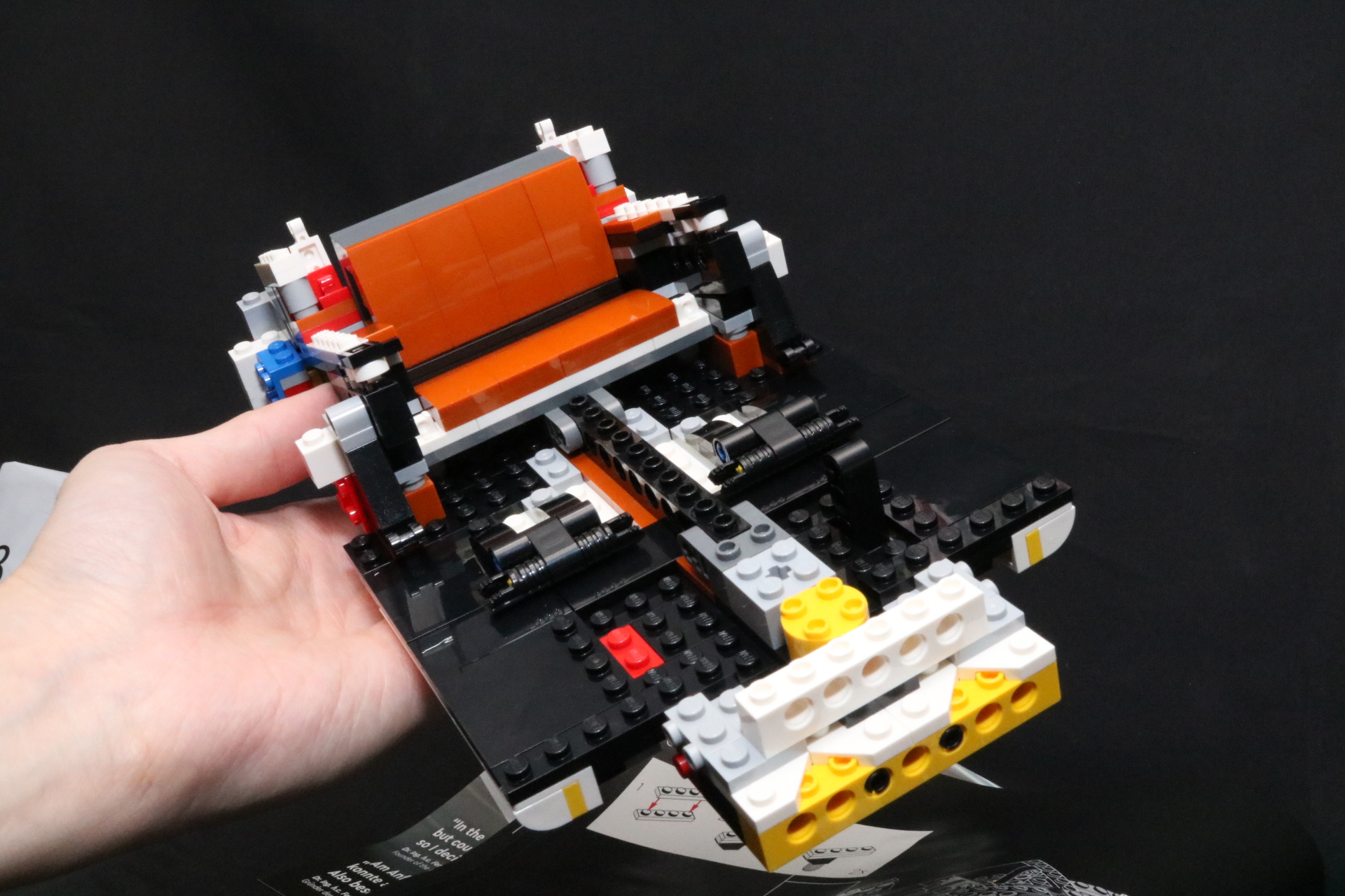 同時にひじ掛けも完備しており内装にもこだわりが感じられる