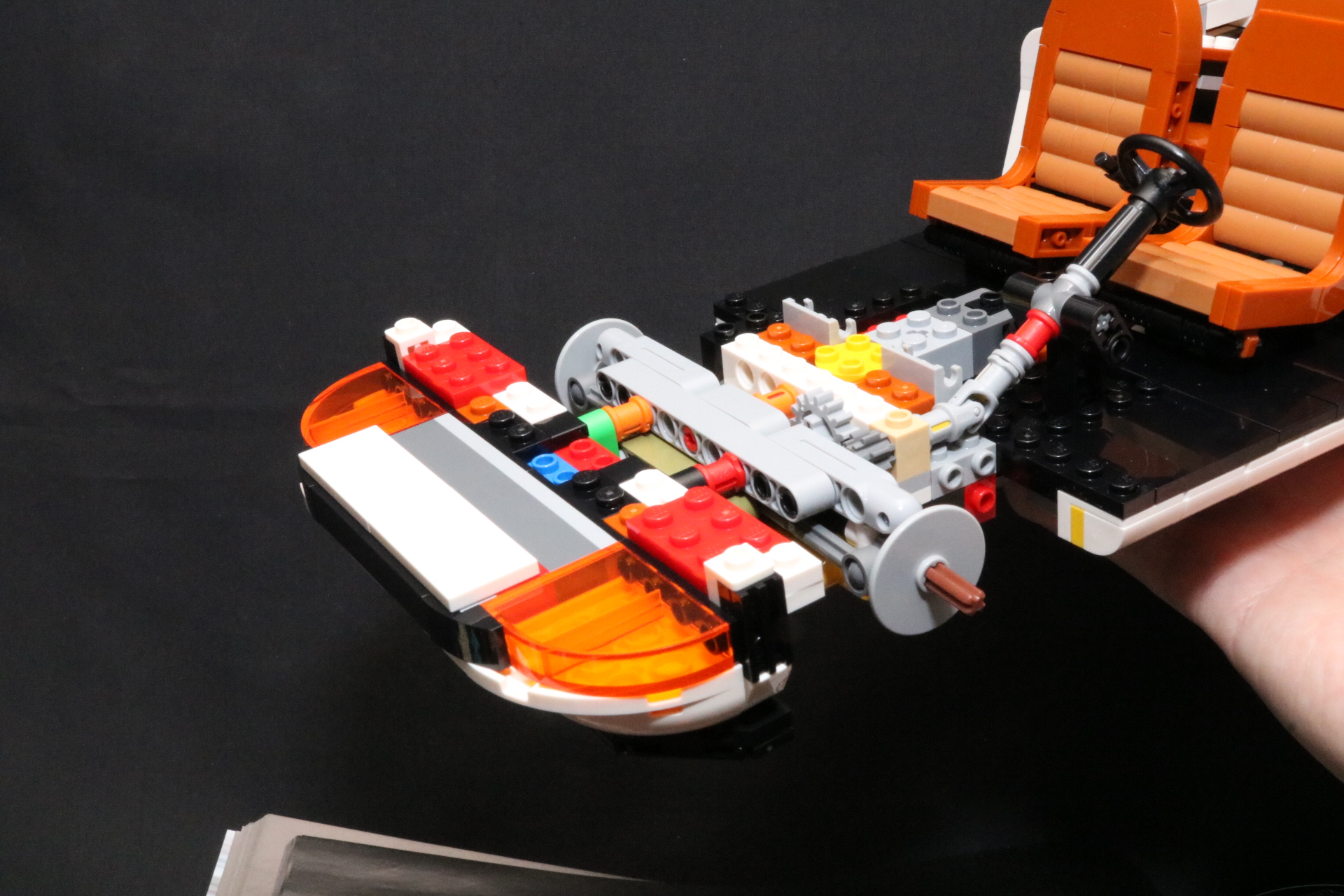 収納スペースのパーツ。キットの中でも大きいピースとなっている