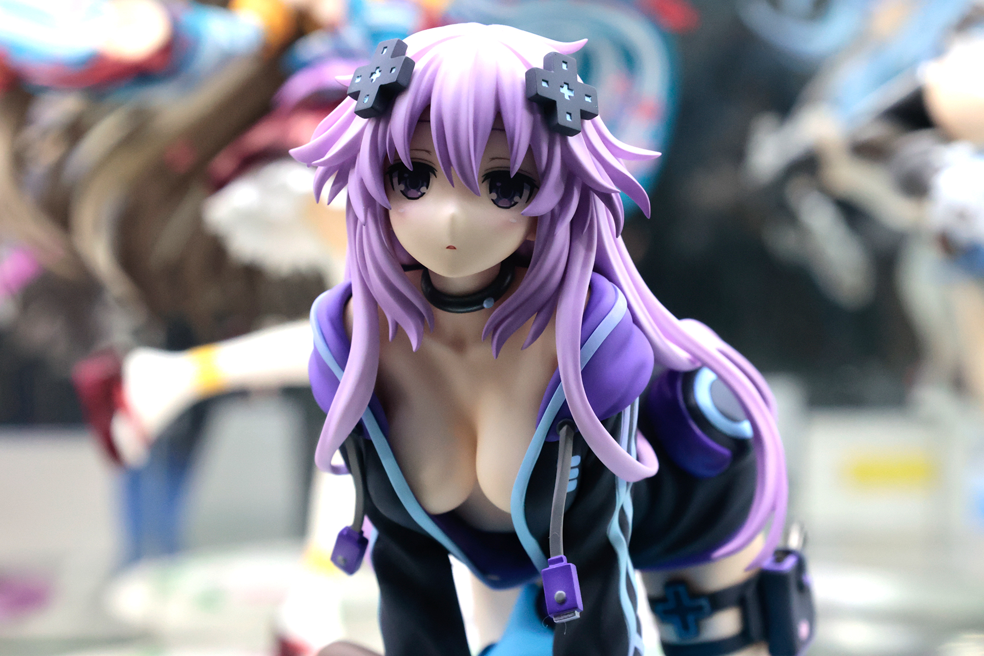 今にもあふれ出してきそうな、たわわなバスト。柔らかそうな、肌の質感もよく出ている