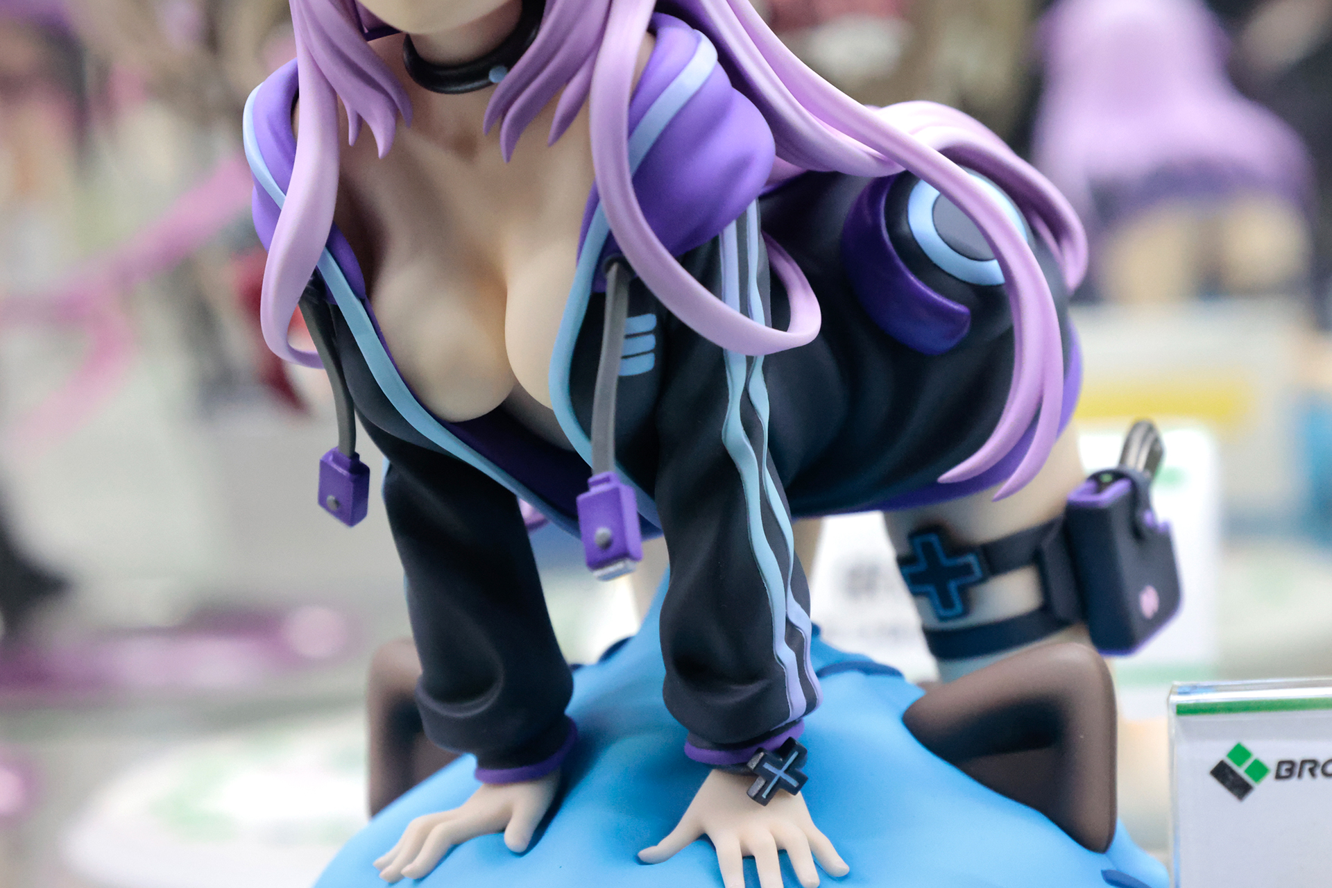 パーカーやクッションのシワから、柔らかそうな感じが伝わってくる