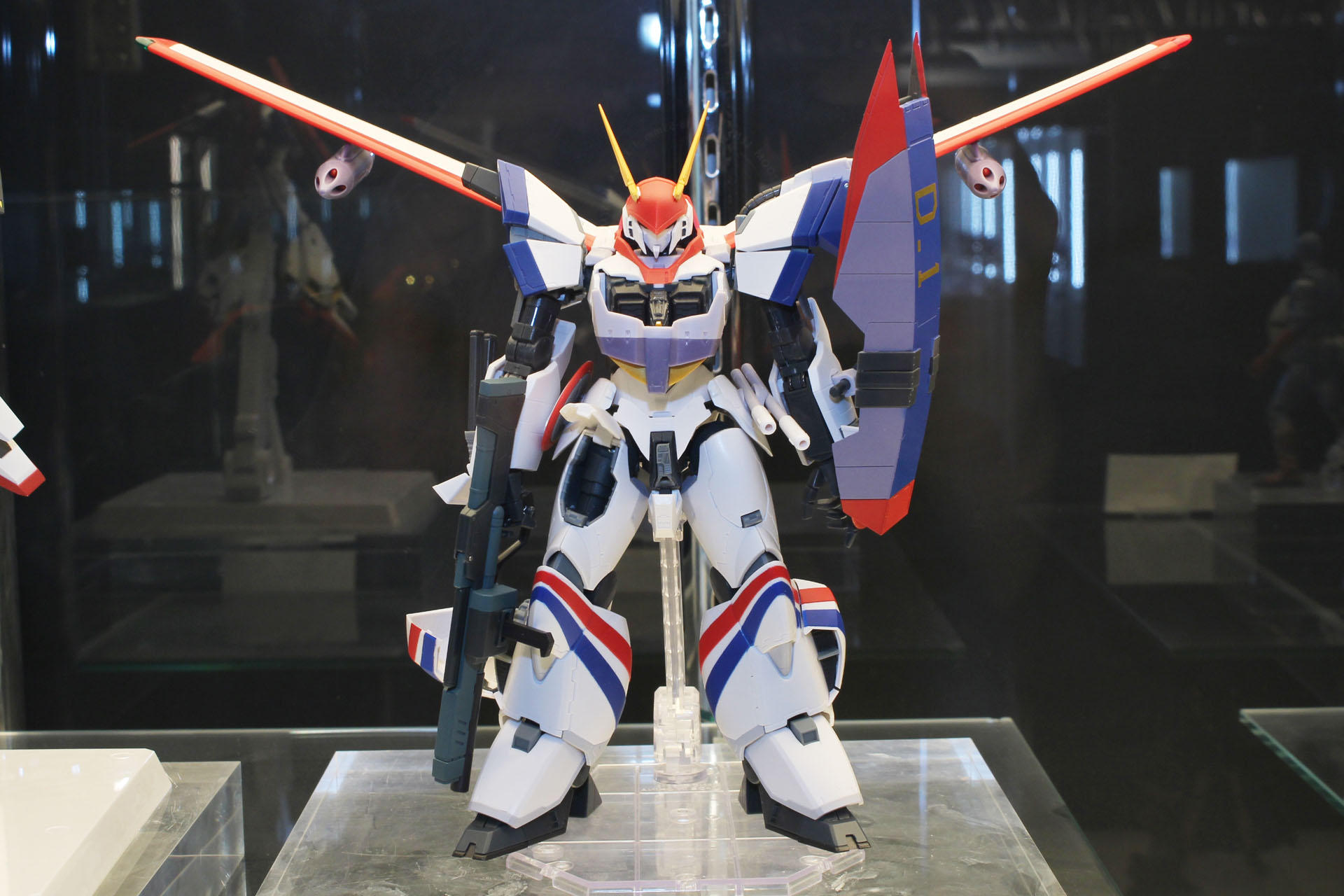 「HI-METAL R ドラグナー1カスタム」。5月発売予定、価格は19,800円（税込）