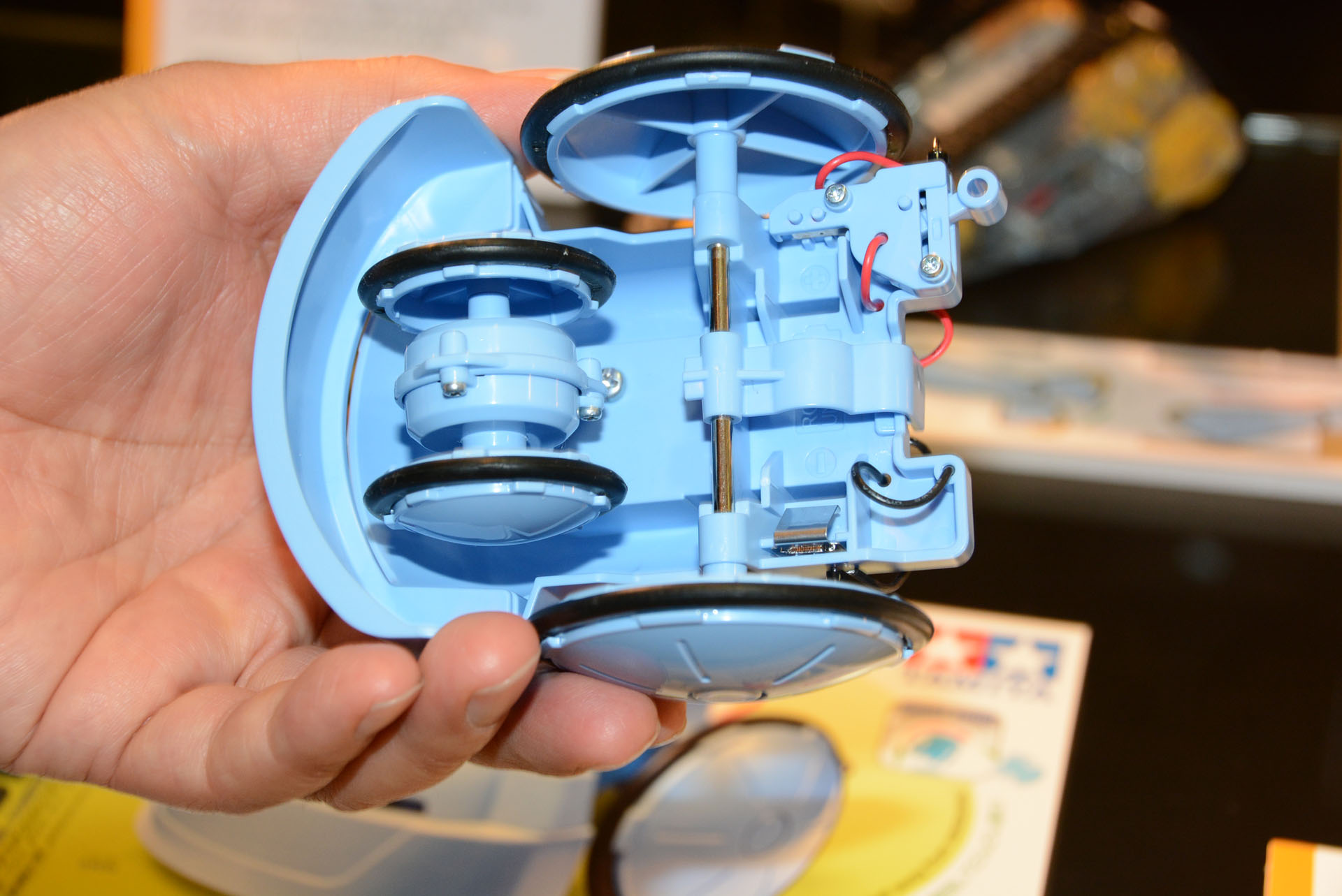裏返すと極めてシンプルな機構なのがわかる