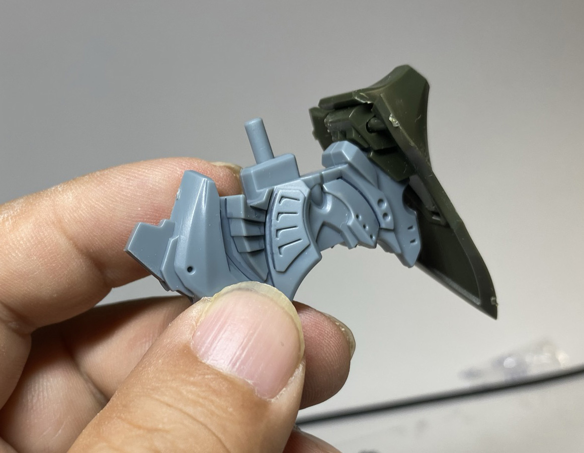 内部パーツはメカっぽいモールドがギッシリ