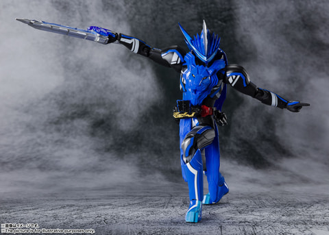 仮面ライダーセイバー」より、水勢剣流水を使う2人目のライダー「仮面