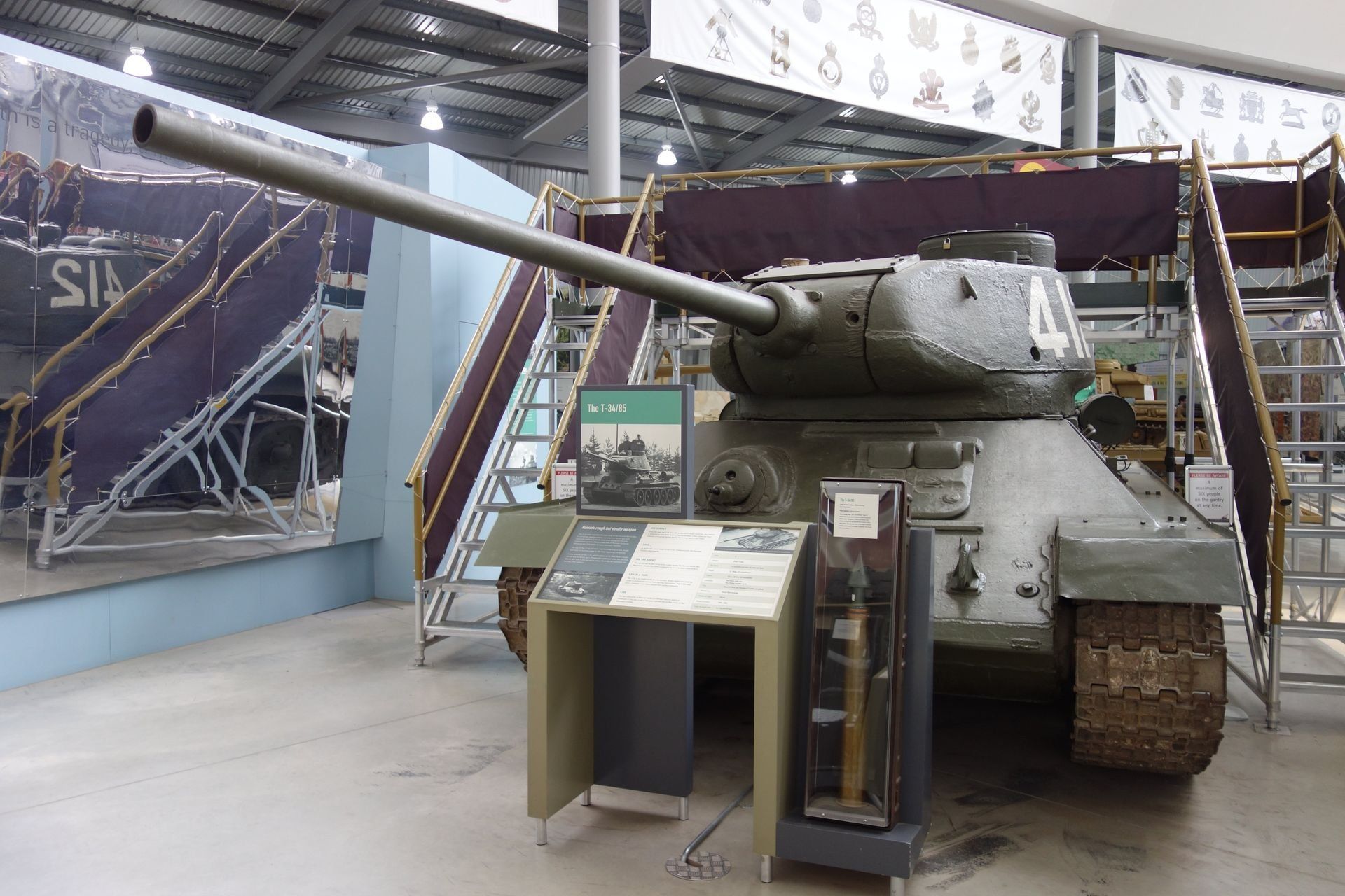 こちらはボービントン戦車博物館に展示されているT-34-85