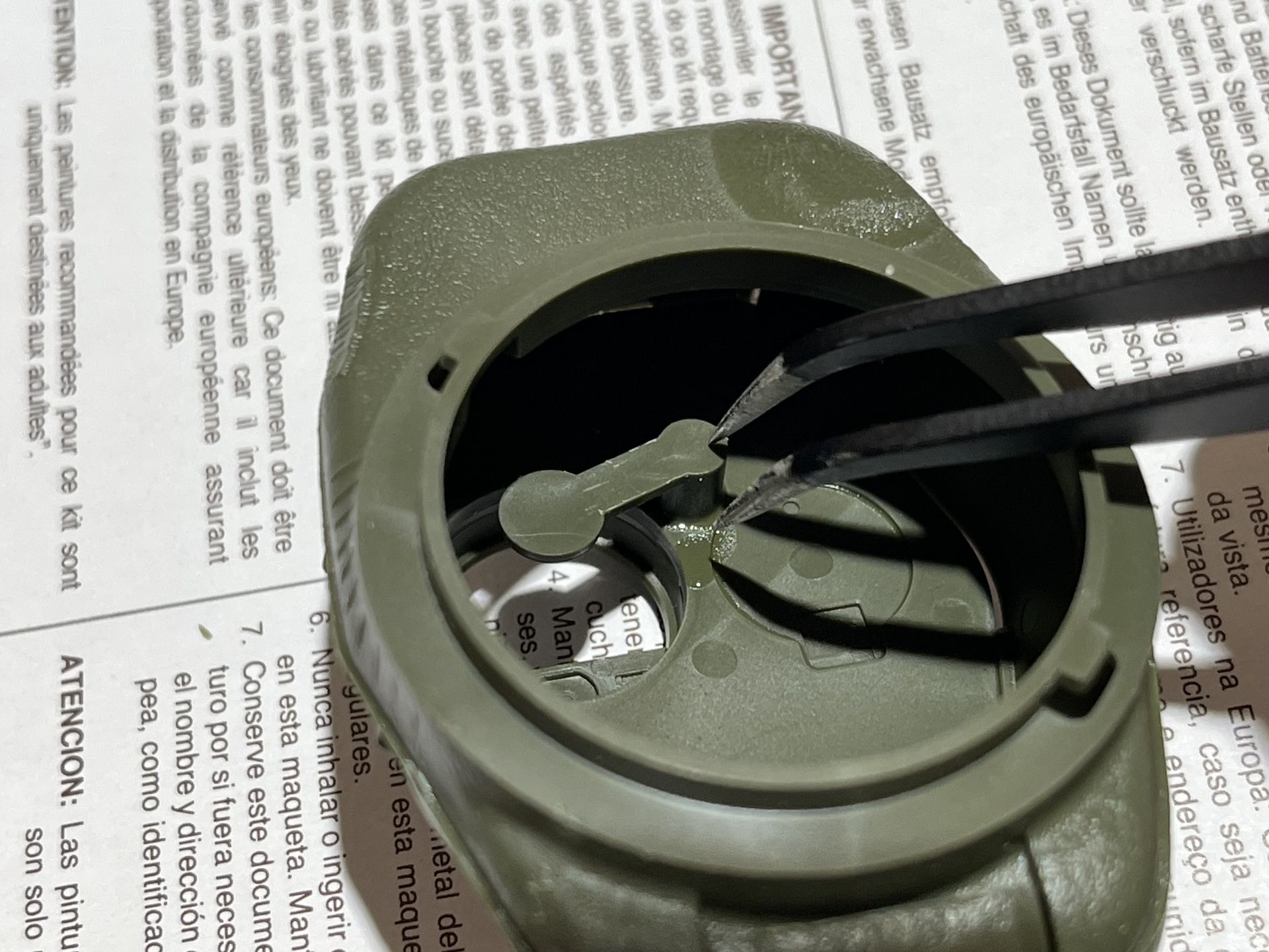 これは戦車兵を置く台。ここも手が入らないのでピンセットが必須