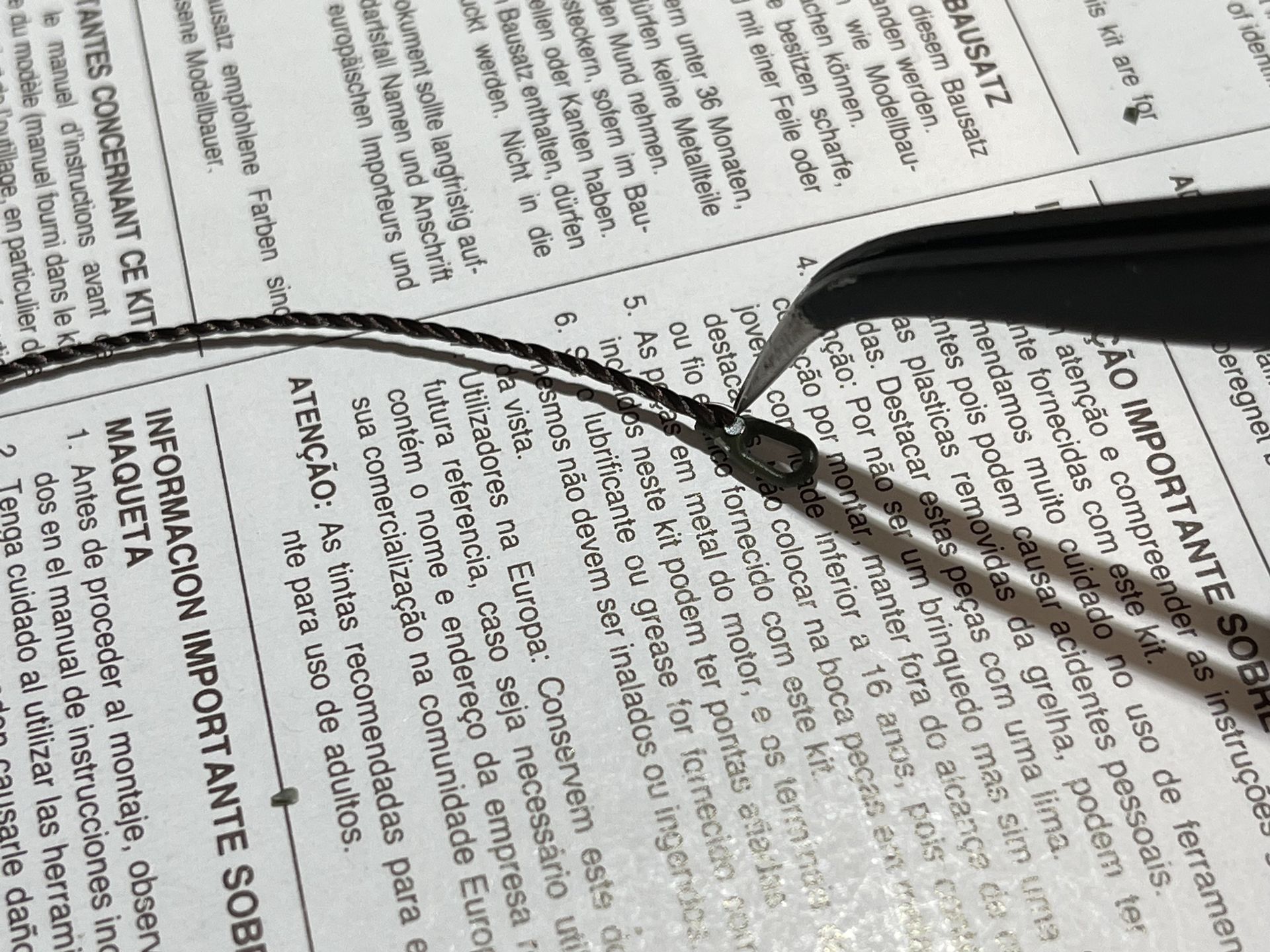 先端にフックを付ける。2組作ったら完成