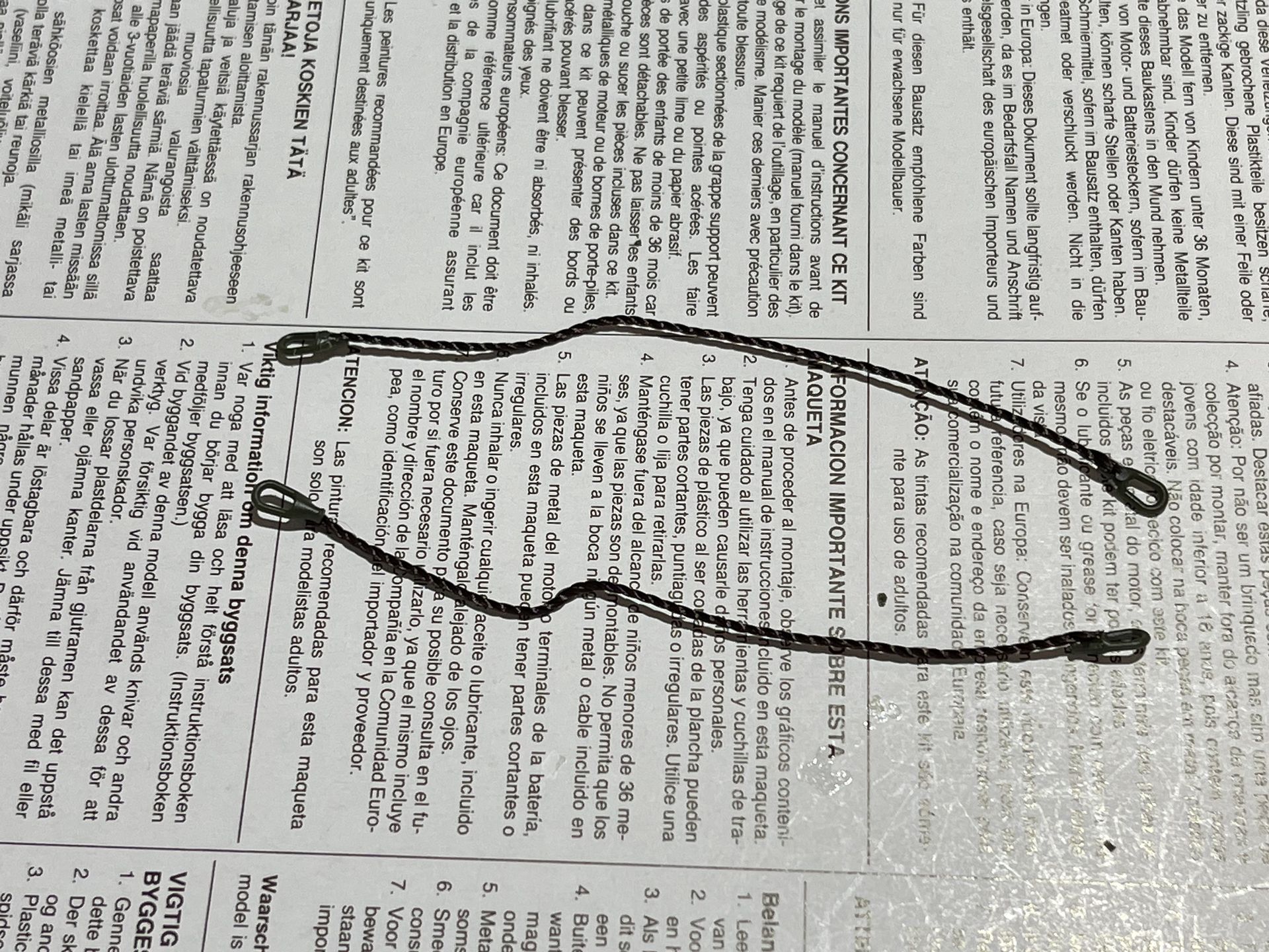 先端にフックを付ける。2組作ったら完成