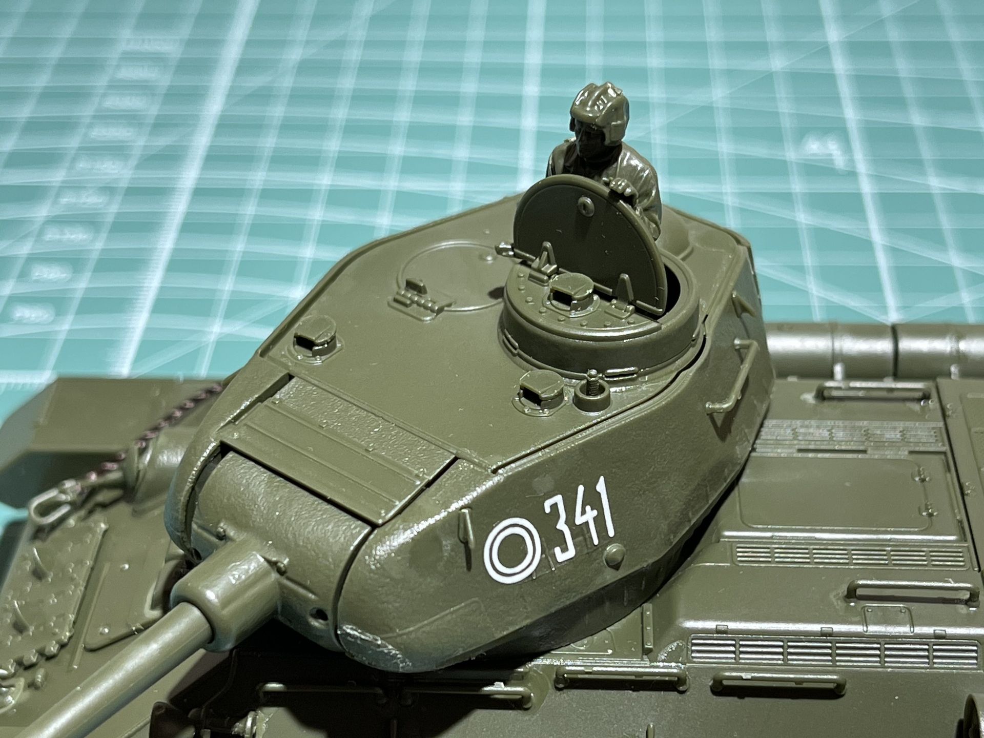 戦車兵が顔を出す砲塔