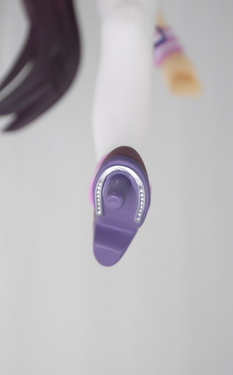 シューズの裏側には蹄鉄が入っている