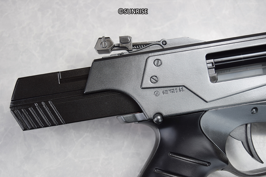 遊底をスライドしたスチル。水鉄砲でありながらこういったギミックも搭載している