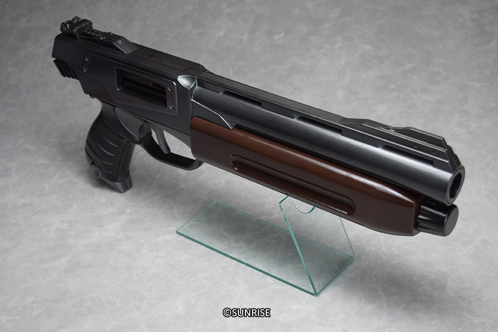 銃にはギルガメス文字も確認できる。商品のモールドはさらにシャープとなるという