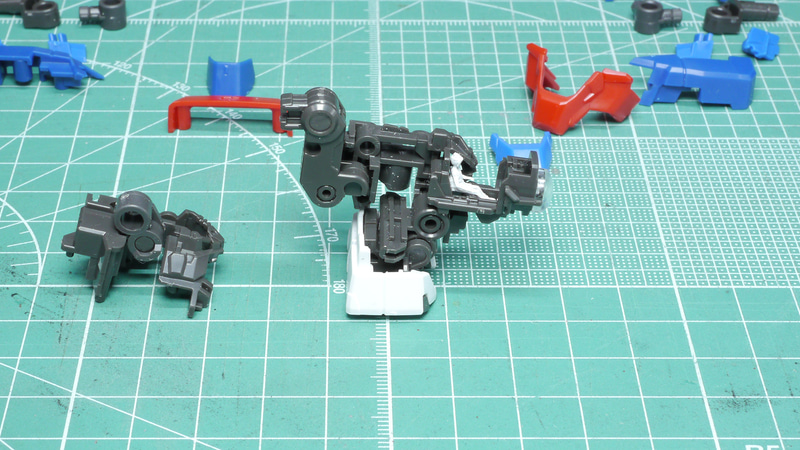 元々のデザインの勝利でもありますが、コクピットの開閉までも再現されています