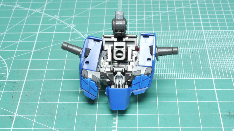 外装も細かく分割されているので、オリジナルカラーリングでも塗装がしやすそうです。そしてこの可動ギミックがすごい！