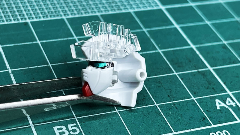 耳は外れやすくもありますので、こだわらなければ接続部で接着してもいいと思います