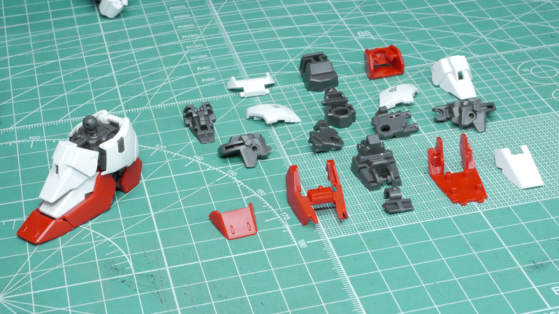 アンクルガードの後端が跳ね上がるのですが、これは何のためだか判りませんでした