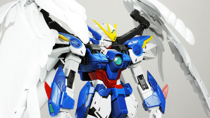 カトキ氏のデザインがそのままキットになった印象ですね。みんなが待ってたウイングゼロEW版がここに！