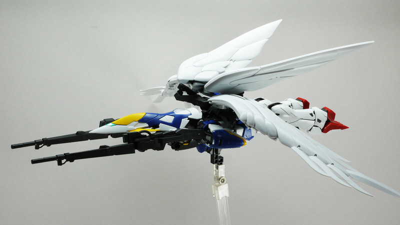 大気圏内では大きいウイングを広げて空力を稼ぐようです